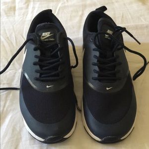Nike Thea